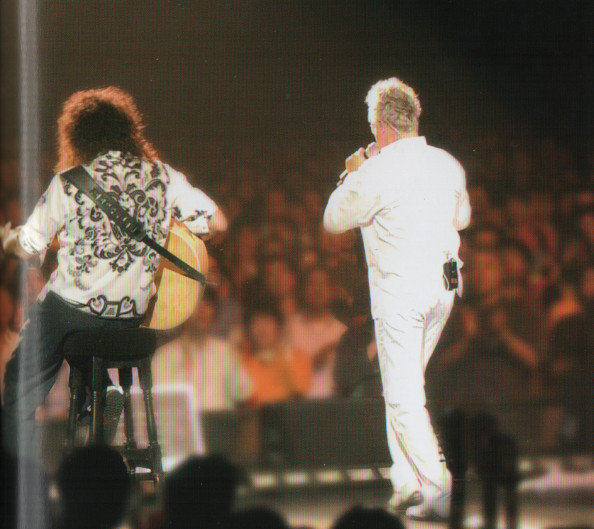 Queen And Paul Rodgers  The Cosmos Rocks : CD & DVD Edition : Booklet14